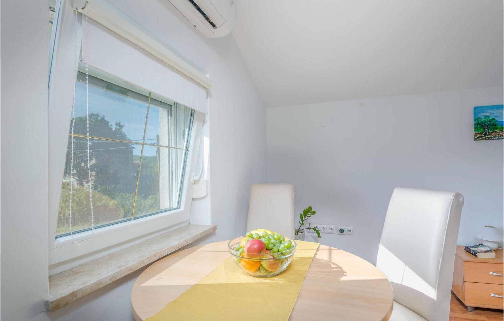 Cozy Apartment In Malinska Dubasnica With Wifi Eksteriør bilde