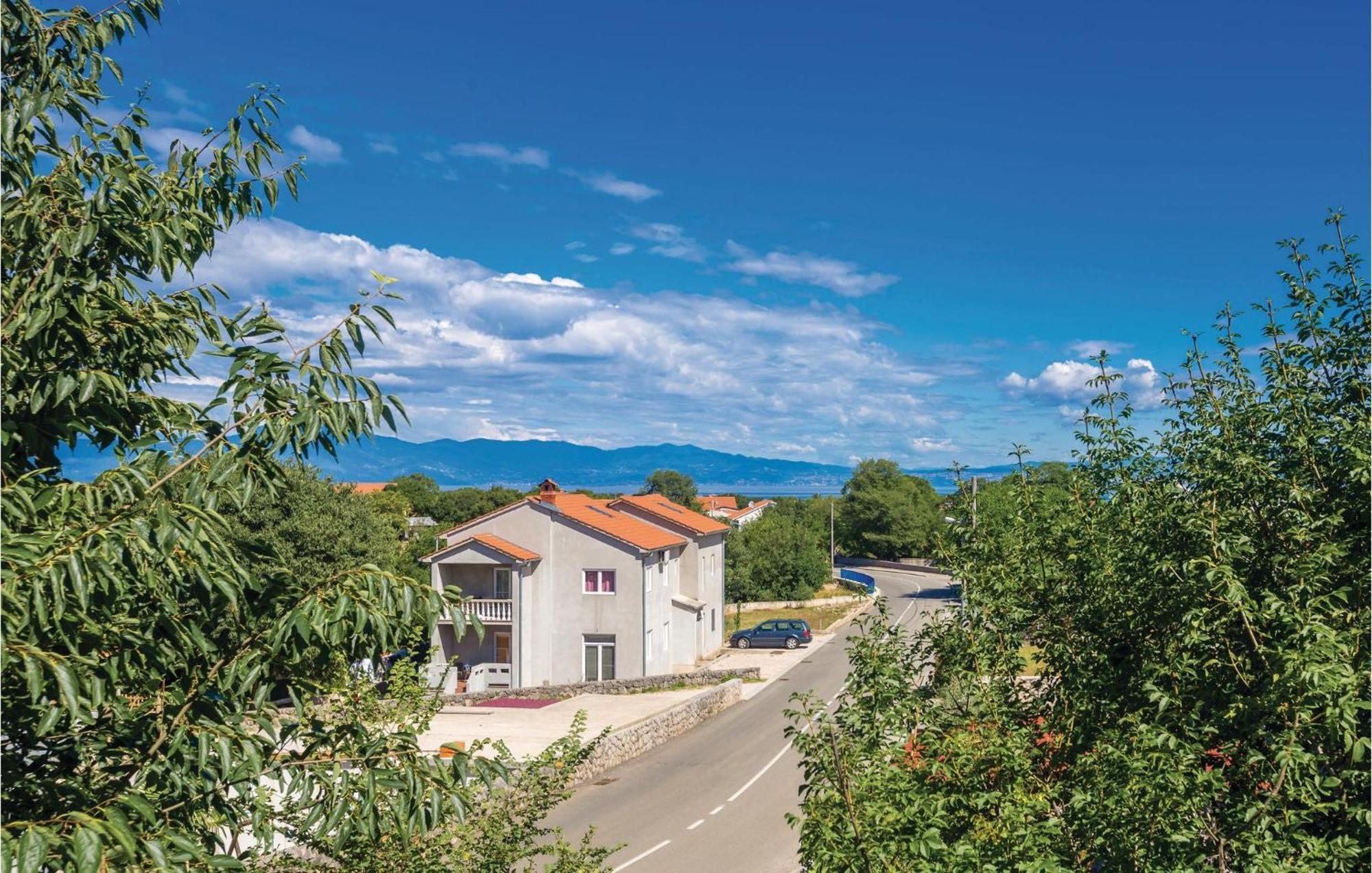 Cozy Apartment In Malinska Dubasnica With Wifi Eksteriør bilde